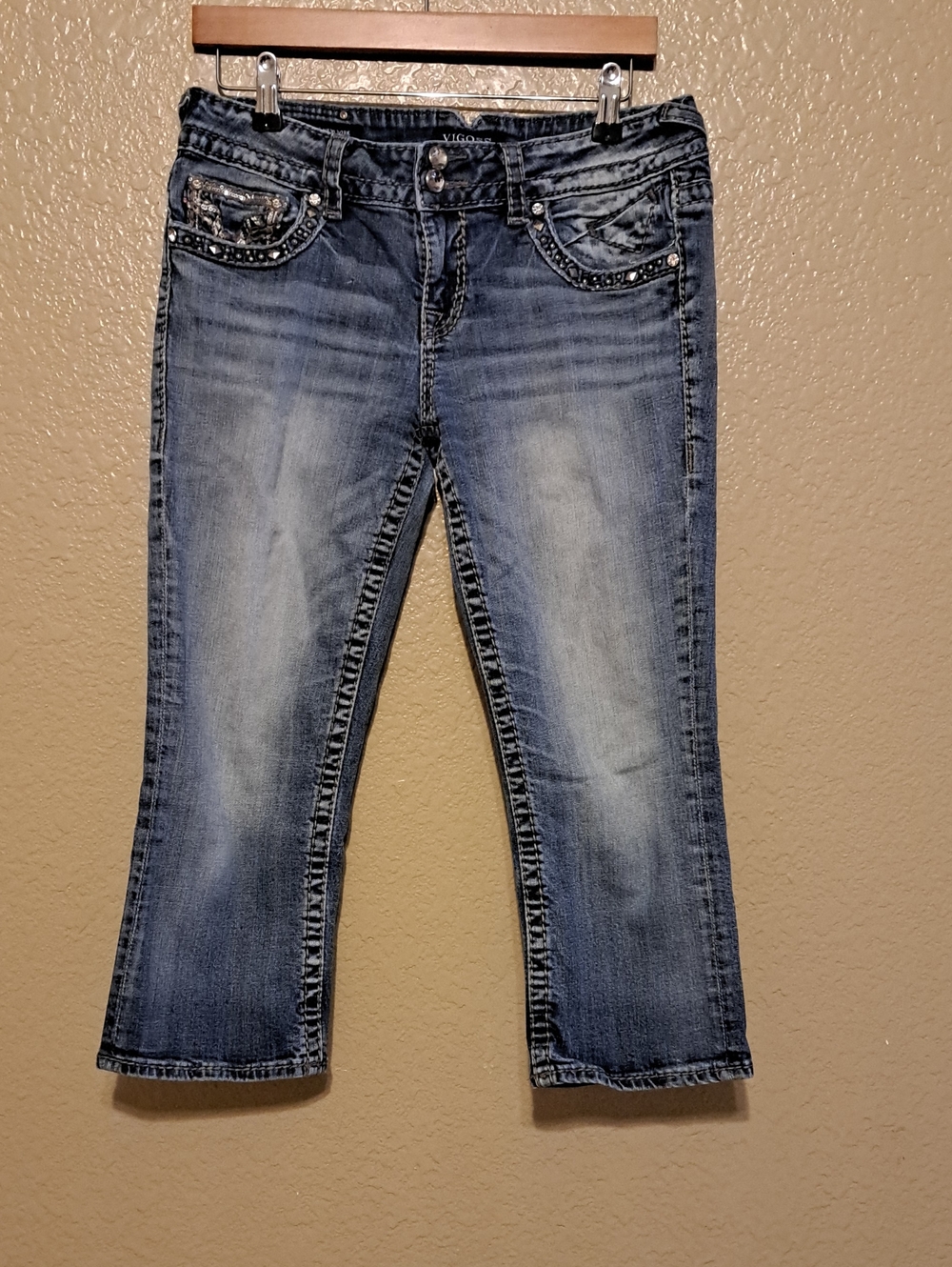 Size 9/10 Vigoss Women's Blue Distressed Capri Jeans